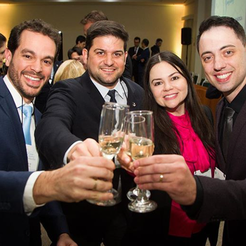 Comemorando o sucesso do evento