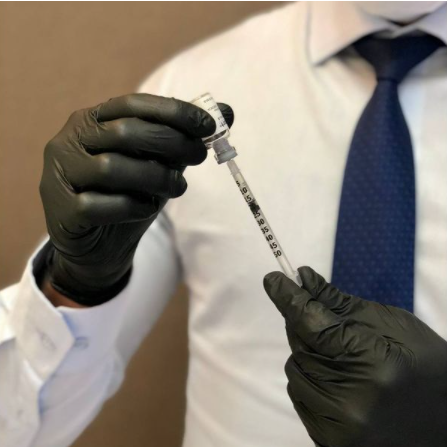 Aplicação de toxina botulínica.