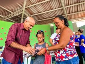 PREFEITURA E AD GOIANA ENTREGAM KITS DE BALLET PARA ALUNAS DO NÚCLEO SOCIAL DE TEJUCUPAPO